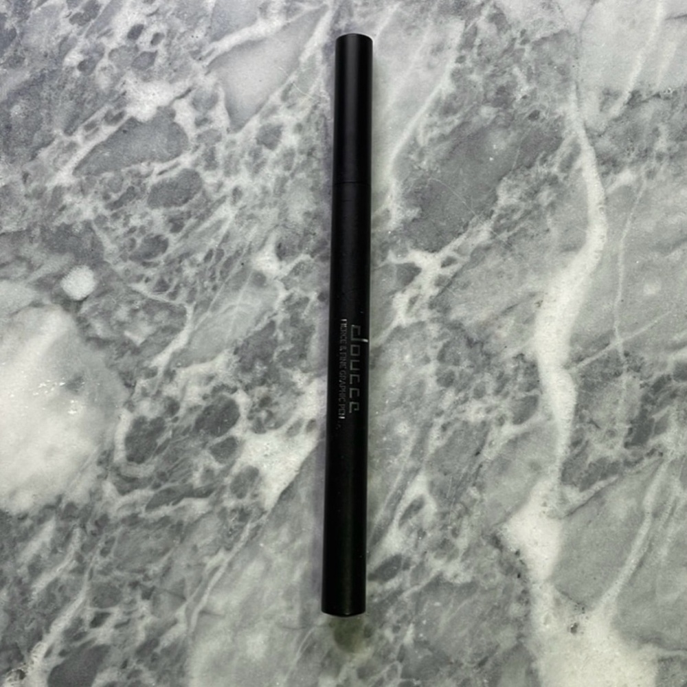 New Doucce Fierce and Fine Graphic Pen Eyeliner Liner Black
